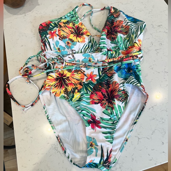 Tropical front tie one piece - Picture 6 of 7